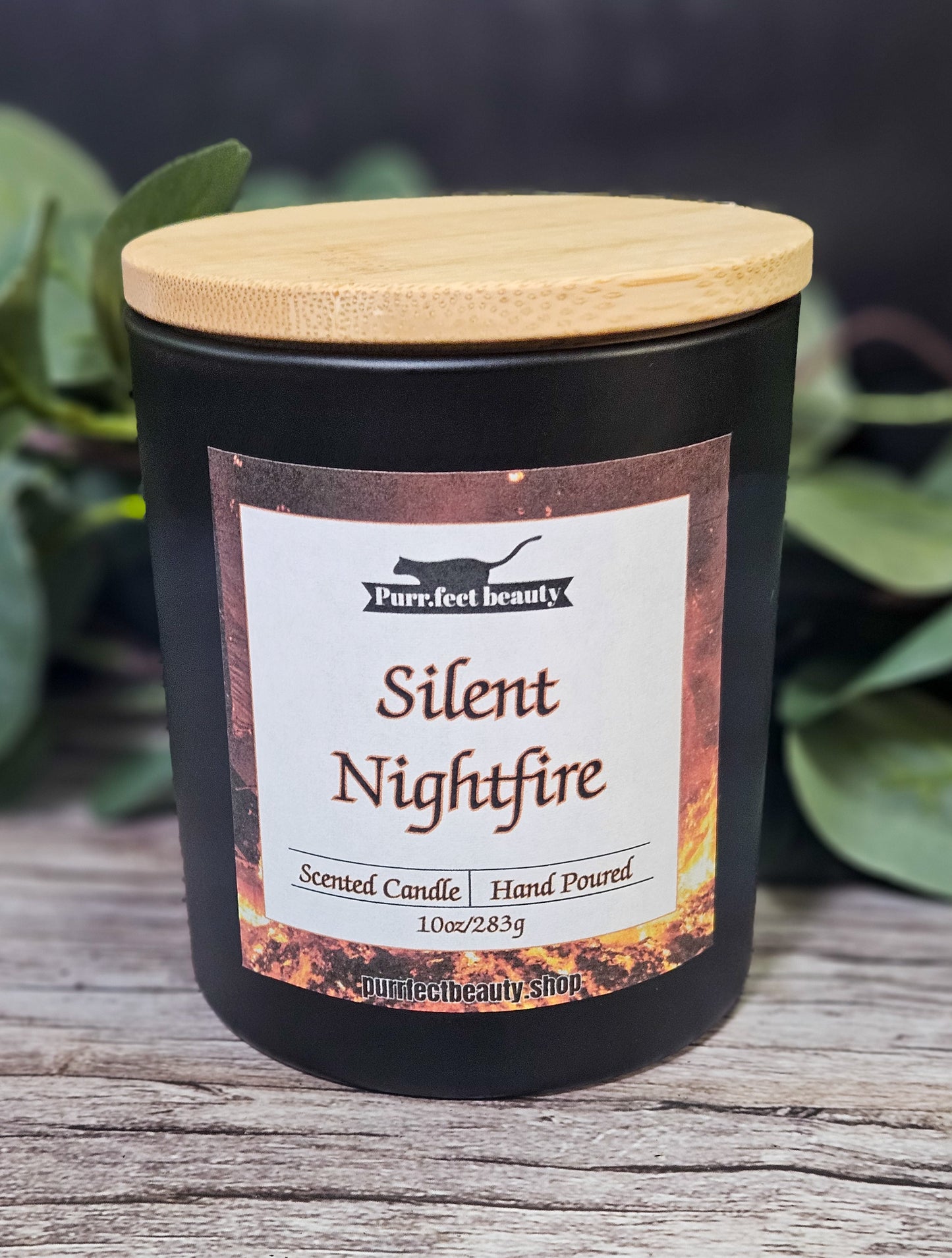 Silent Nightfire Candle – Cinnamon Bark, Fireside Vanilla, Amberwood & Winter Mint Woods