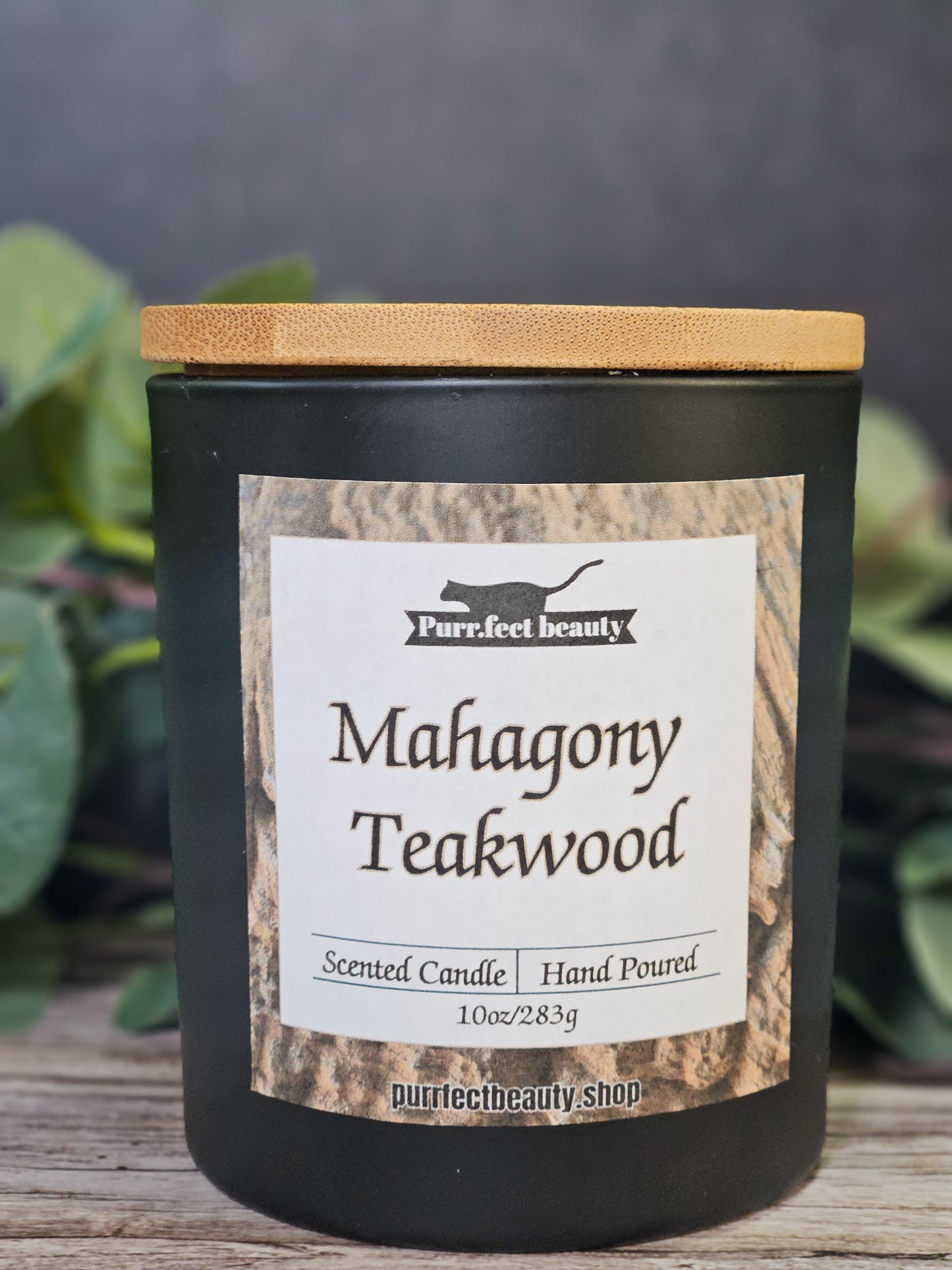Mahogany Teakwood Candle – Luxury Woodsy Scent for Home & Office