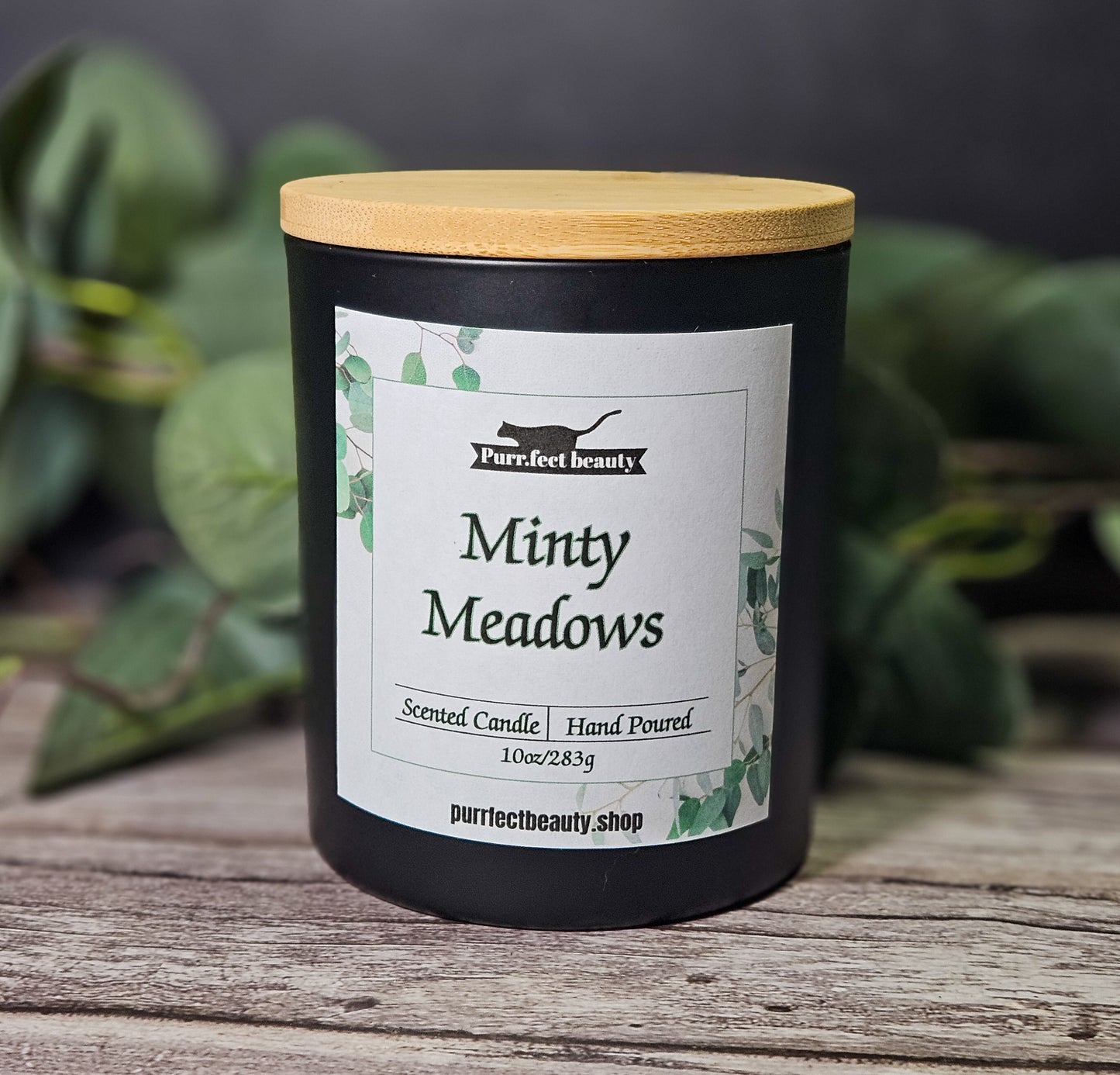 Minty Meadows Candle – Fresh Mint, Wild Herbs & Soft Meadow Breeze