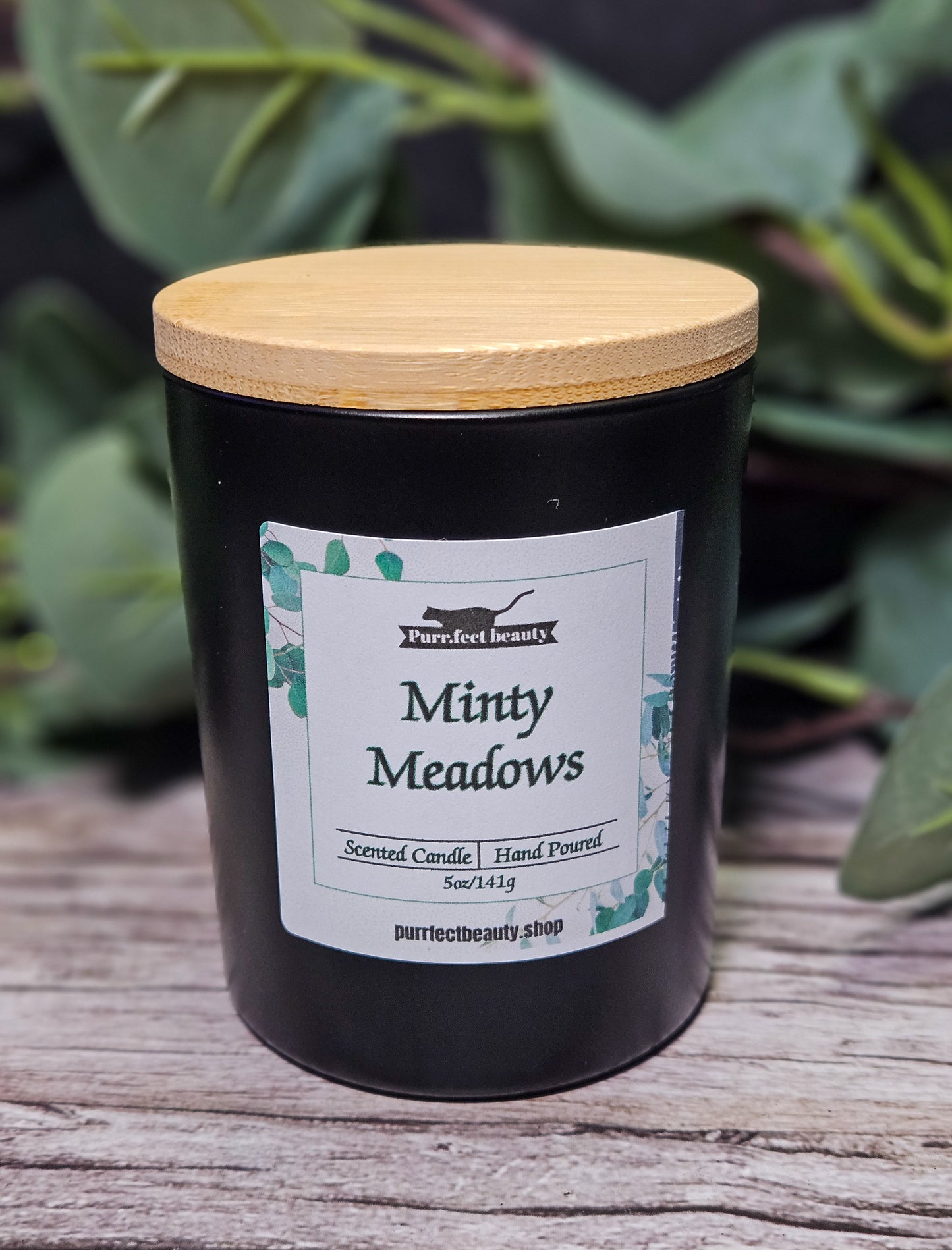 Minty Meadows Candle – Fresh Mint, Wild Herbs & Soft Meadow Breeze