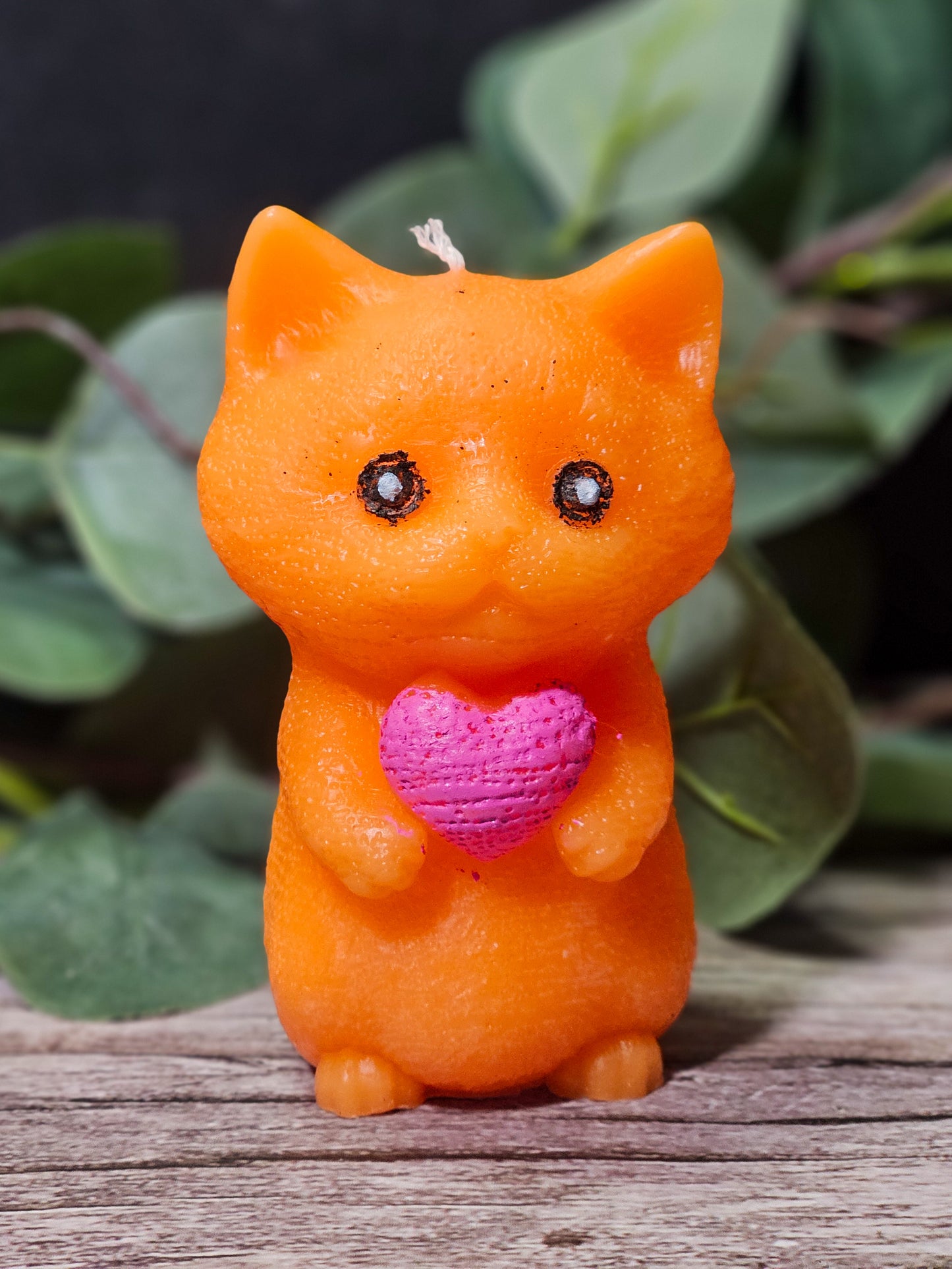 Cat Candle Holding a Heart – Citrus Basil & Chamomile Scent | Cute Pet Lover Gift