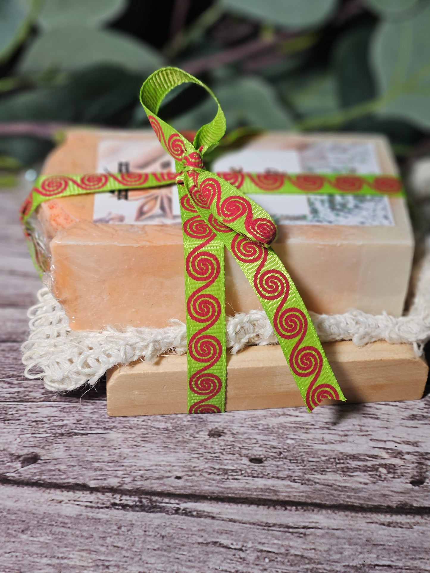 Holiday Soap Gift Bundle – Natural Soap, Soap Saver & Soap Dish | Perfect Christmas Gift Set