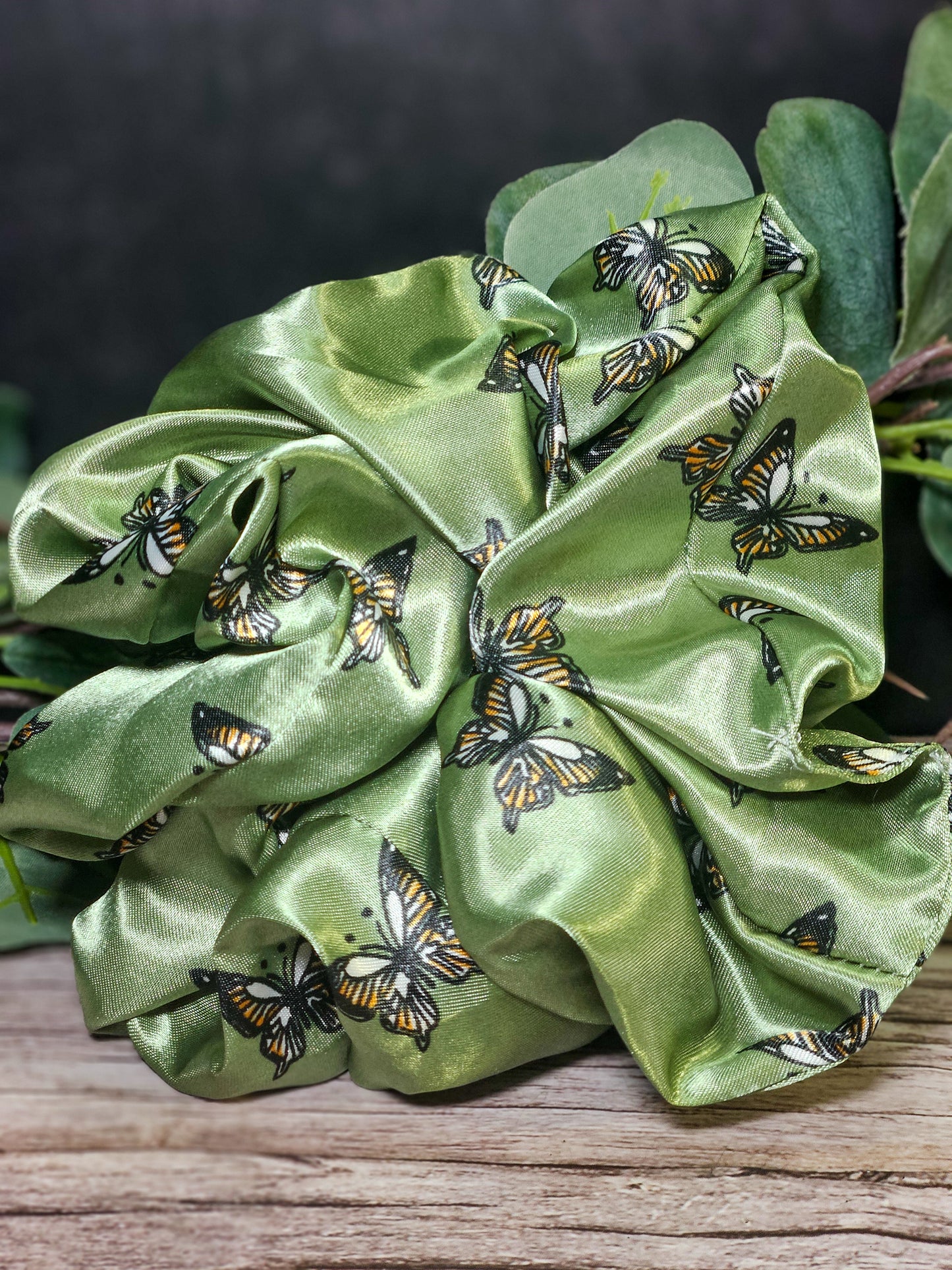 Oversized  Scrunchies – Luxurious, Gentle & Frizz-Free