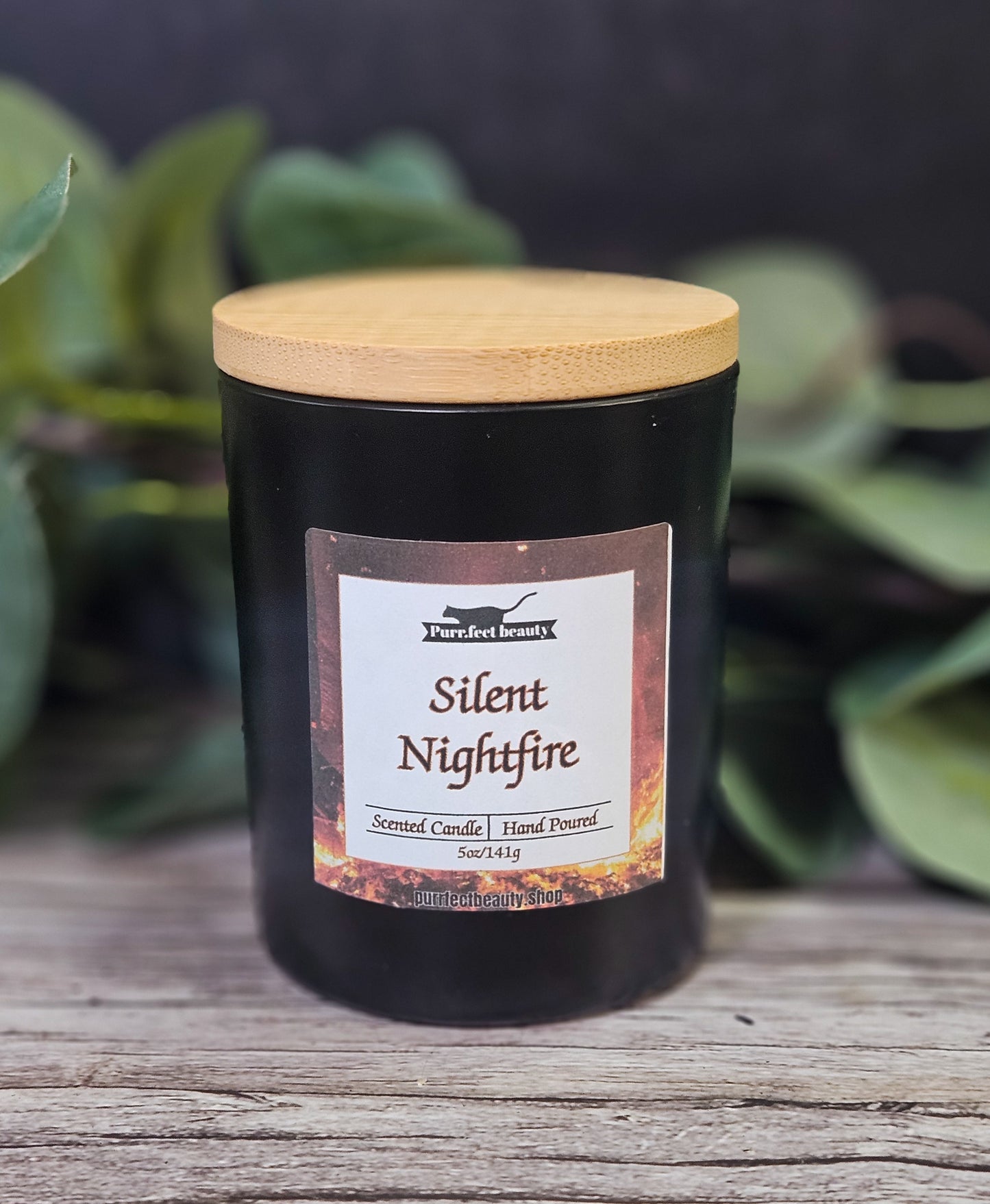 Silent Nightfire Candle – Cinnamon Bark, Fireside Vanilla, Amberwood & Winter Mint Woods